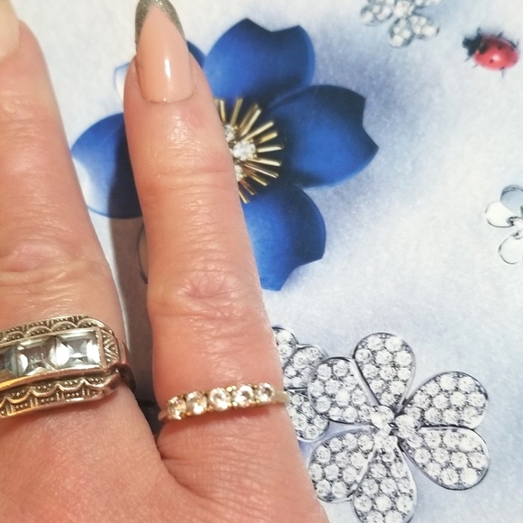 Solid 14kt Gold Antique Minimalist White Topaz Ring - Picture 7 of 7